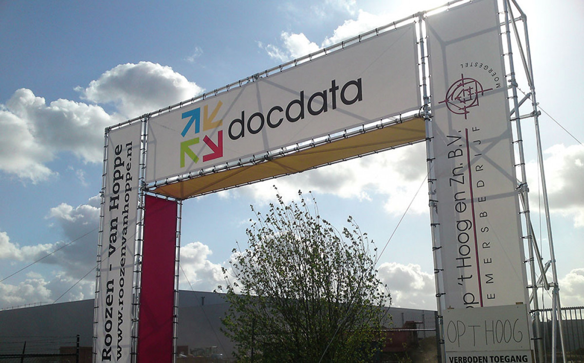 Bouwbord gebouwd van spandoekframe