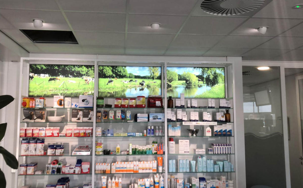 Verlichtte textielframes apotheek