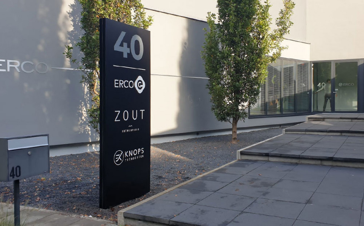 Grote zuil met luxe uitstraling