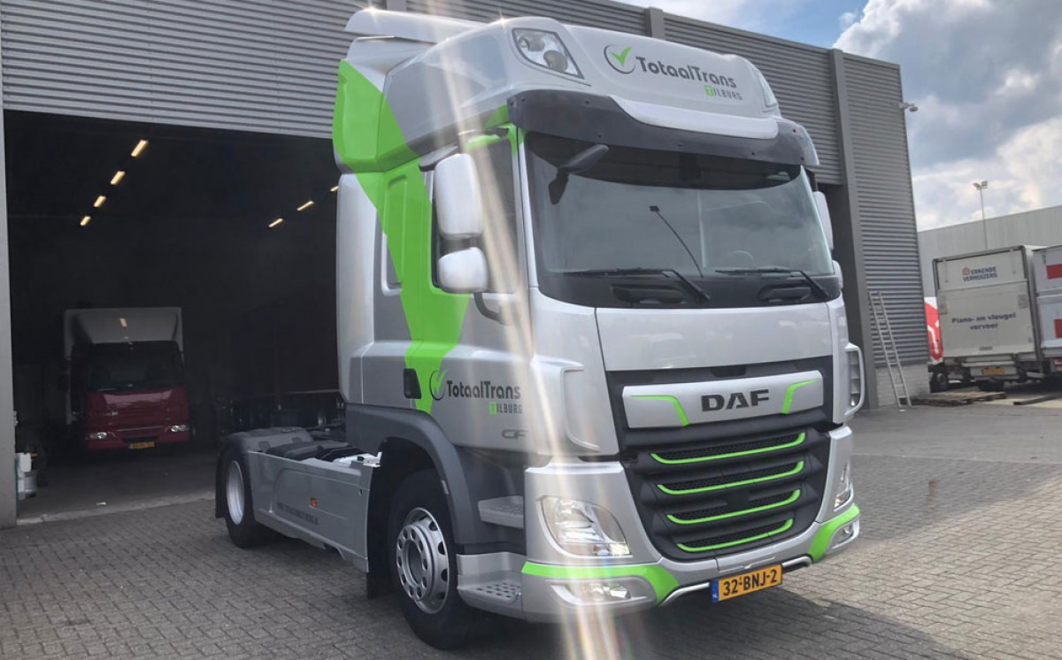 Vrachtwagen belettering